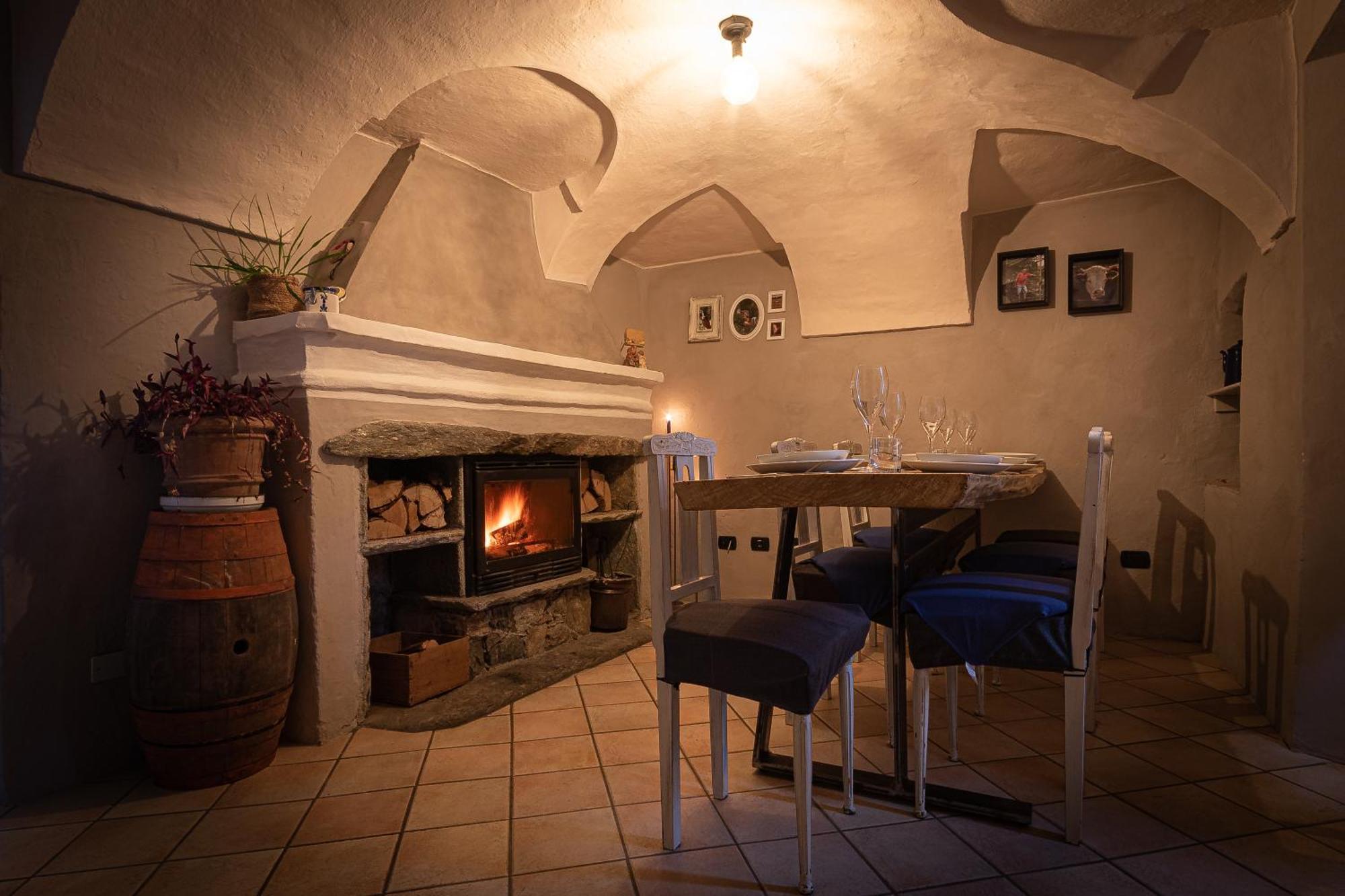 Relais Del Brigante Bed & Breakfast Settimo Vittone Dış mekan fotoğraf